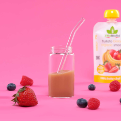 Apple, strawberry and banana smoothie