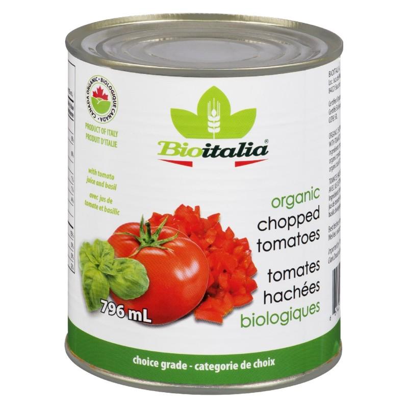 Chopped tomatoes with tomato juice and basil