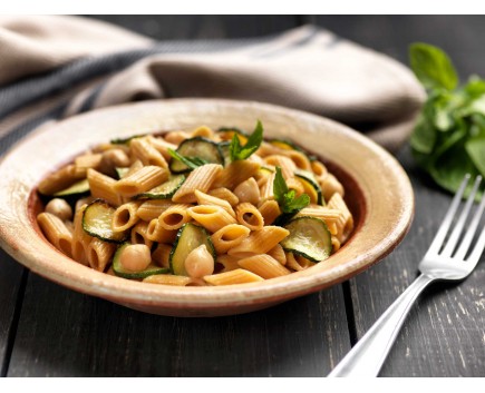 Chickpeas mezze penne with zucchini and mint