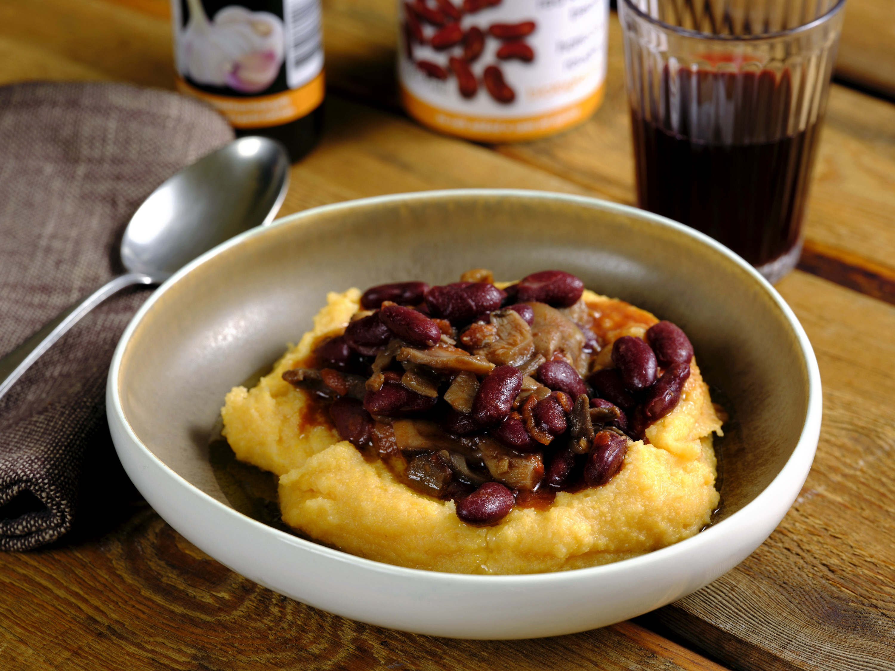 Polenta with red kidney beans and mushrooms